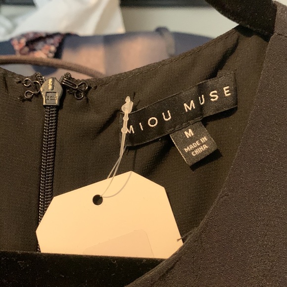 Black mini dress - Picture 2 of 3